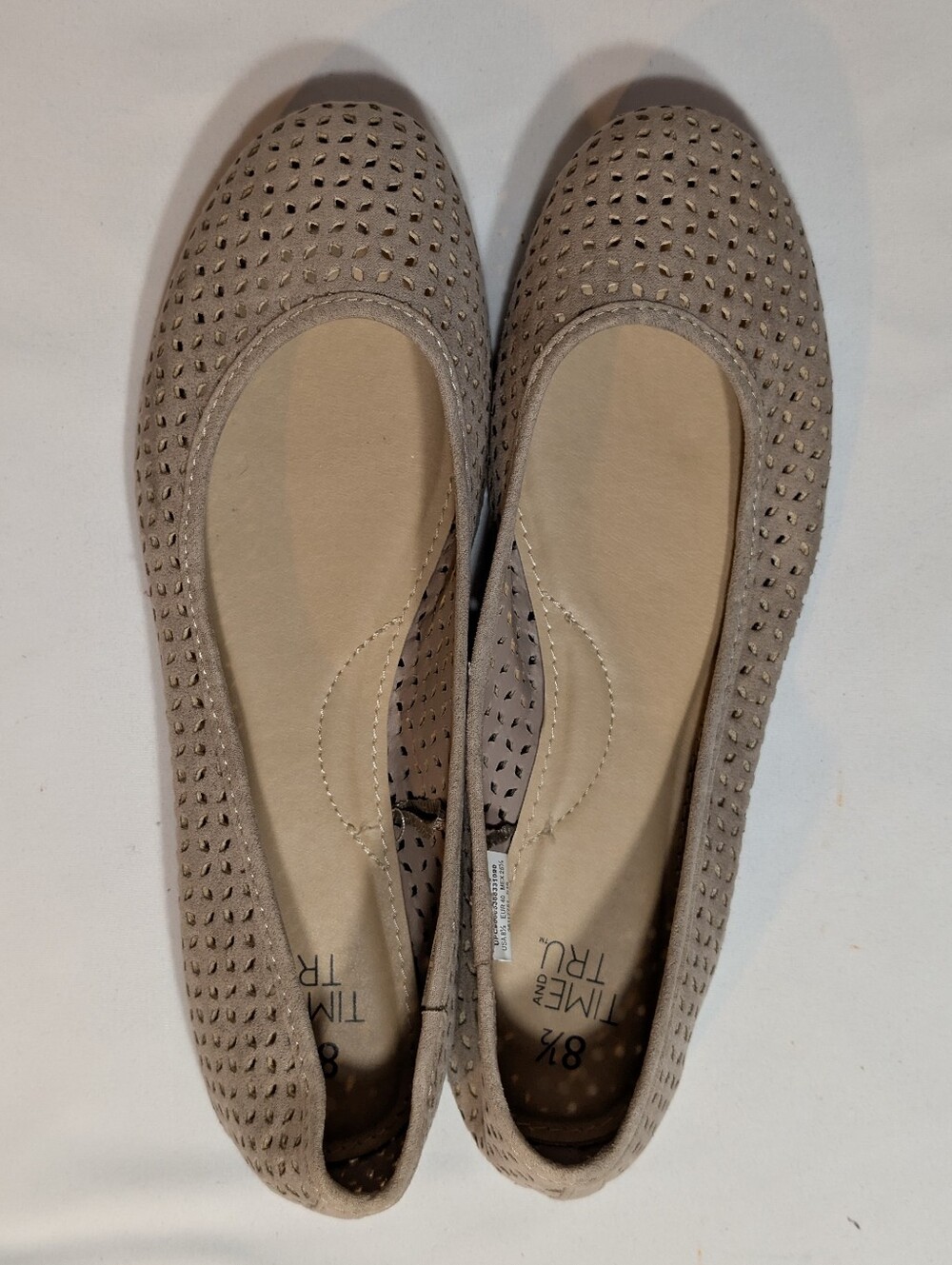 Time and Tru Beige Tan Eyelet Accent Pointed Toe Ballet Flats Women's Size 8.5